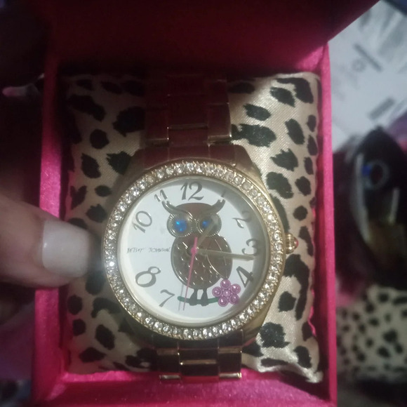 Betsey Johnson OWL Gold Tone Band Crystal Watch - Picture 8 of 10
